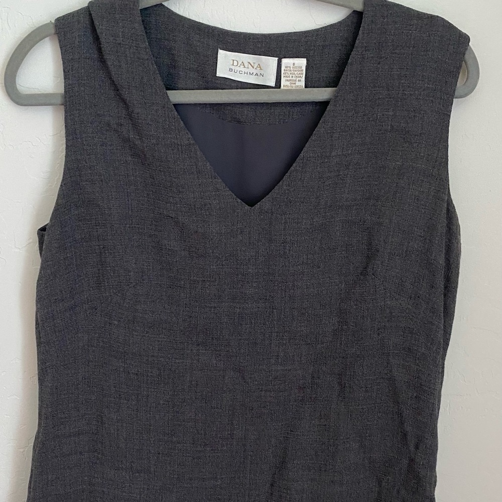 Size 8 Dana Buchman blouse